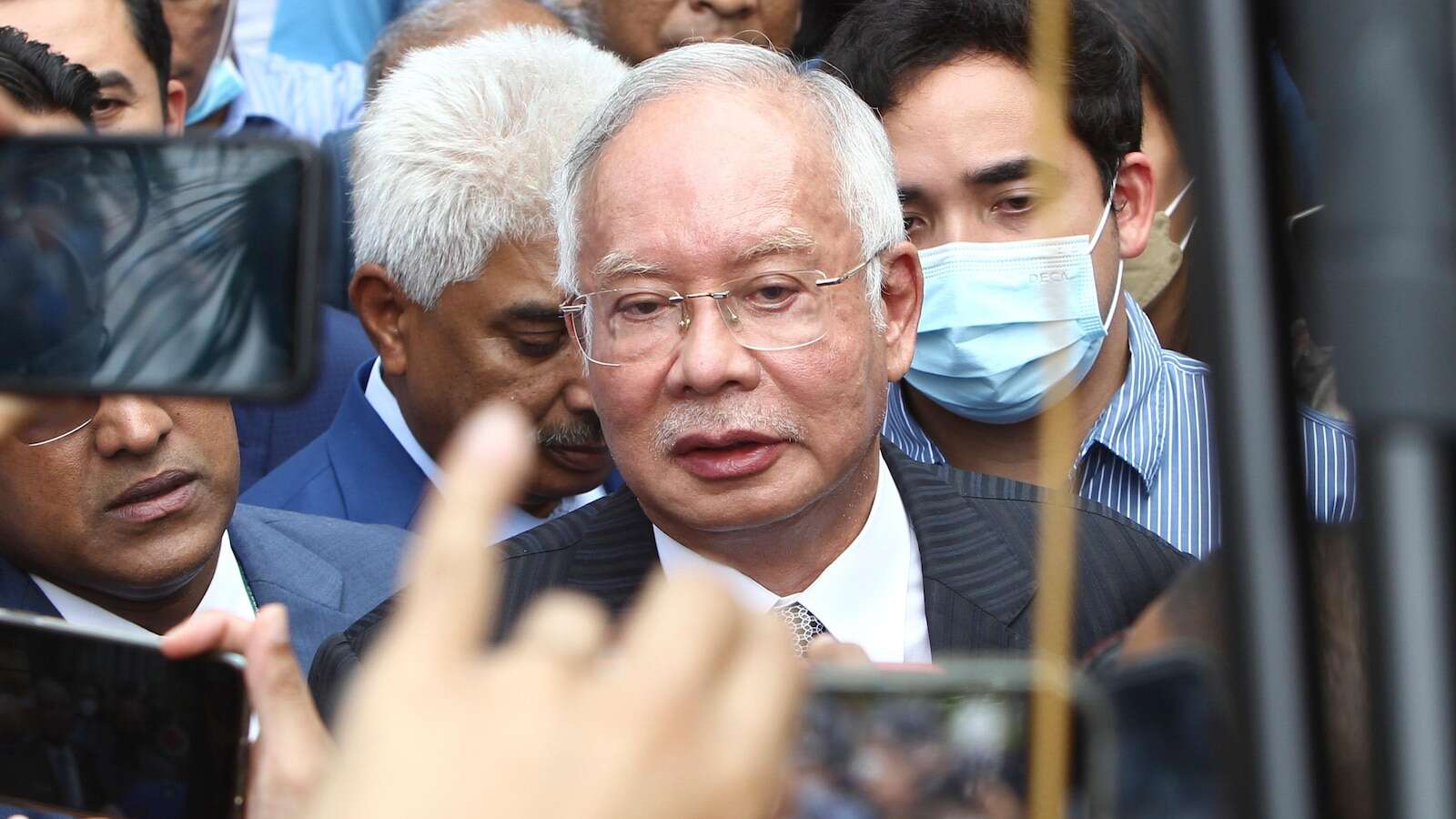 Jailed former Malaysian leader apologizes for fund embezzlement scandal, reiterates his innocence