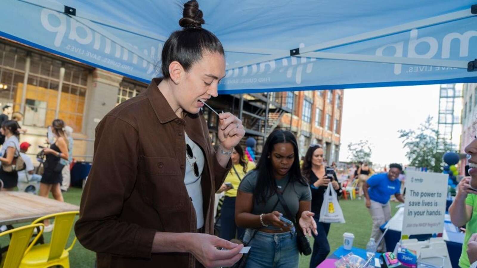 WNBA star Breanna Stewart raises awareness for marrow donor program after death of father-in-law