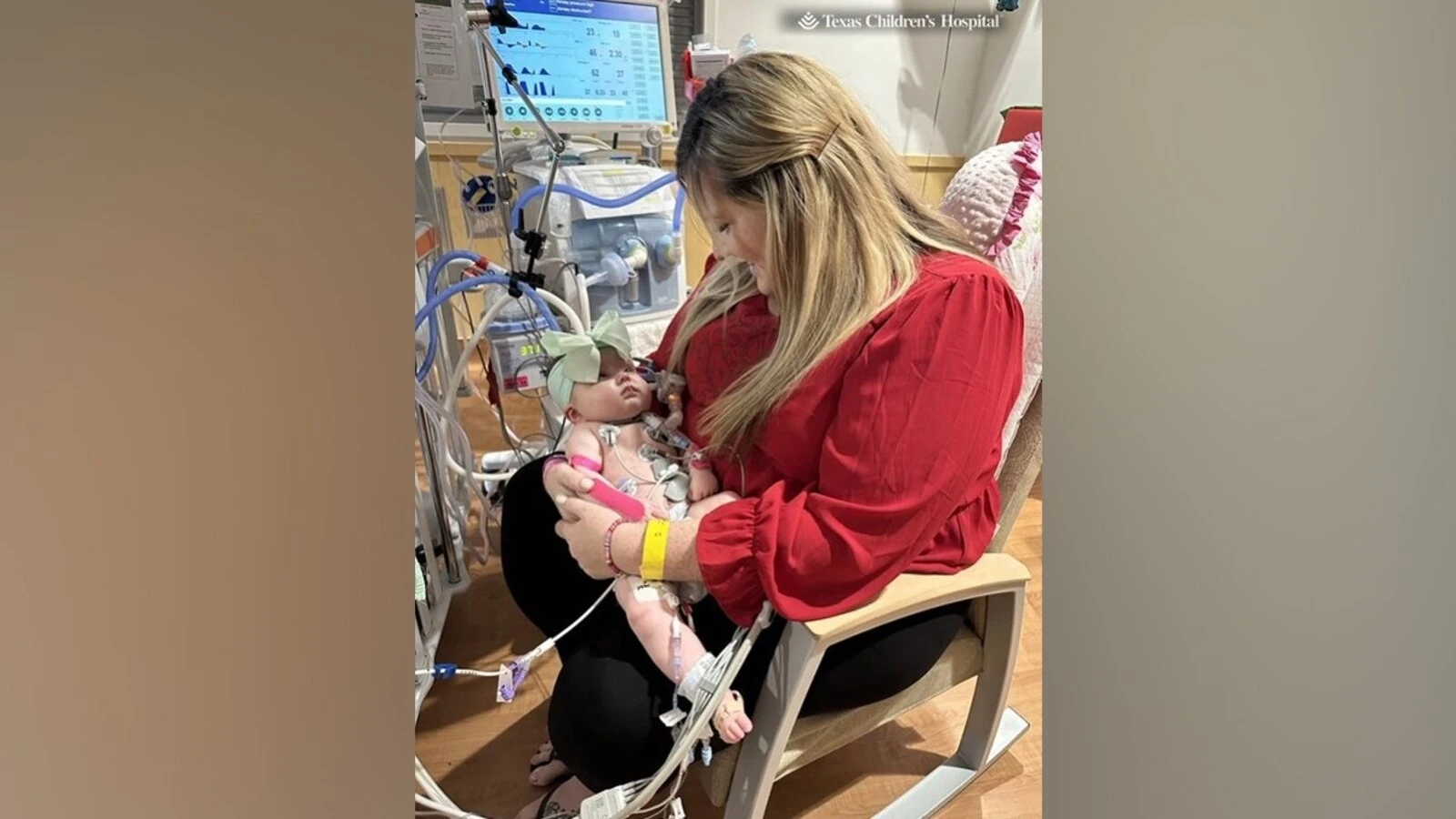 5-month-old baby survives miracle double lung transplantKylie Overfield was born with a condition that makes breathing difficult.5/17/2024 08:23:00 EDT