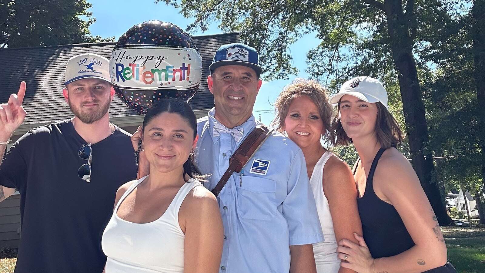 Mail carrier receives heartwarming retirement send-off from communityBill Buda retired after working as a mailman for over three decades. 9/25/2024 04:38:43 EDT