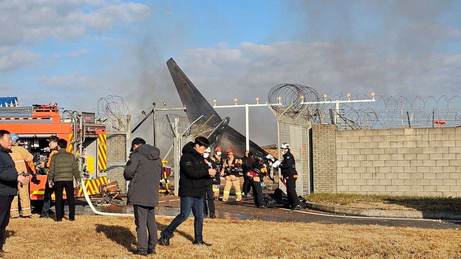 The death toll in a plane fire at a South Korean airport has risen to 85