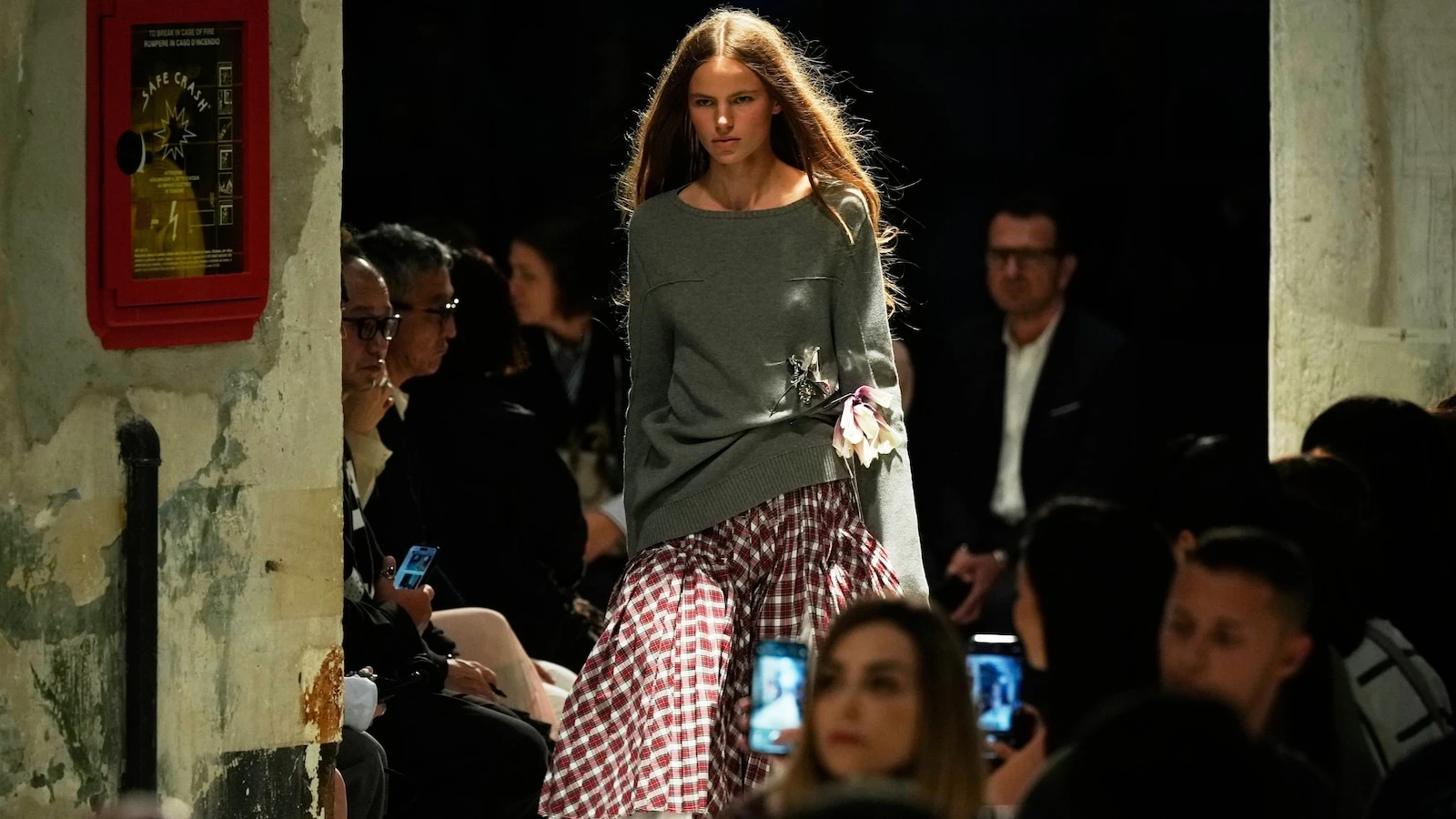 Alessandro Dell'Acqua's No. 21 collection brings lightness to heavy times