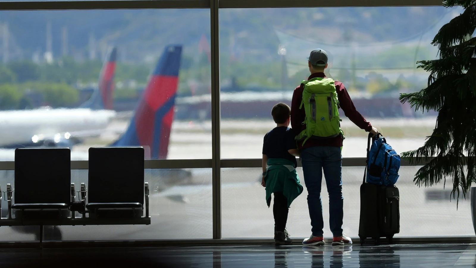 Proposed rule would ban airlines from charging parents to sit with their children