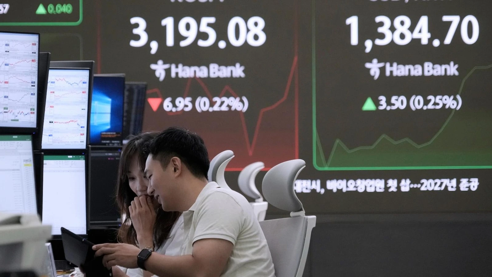 Asian shares mostly finish higher although worries continue over Trump's tariffs