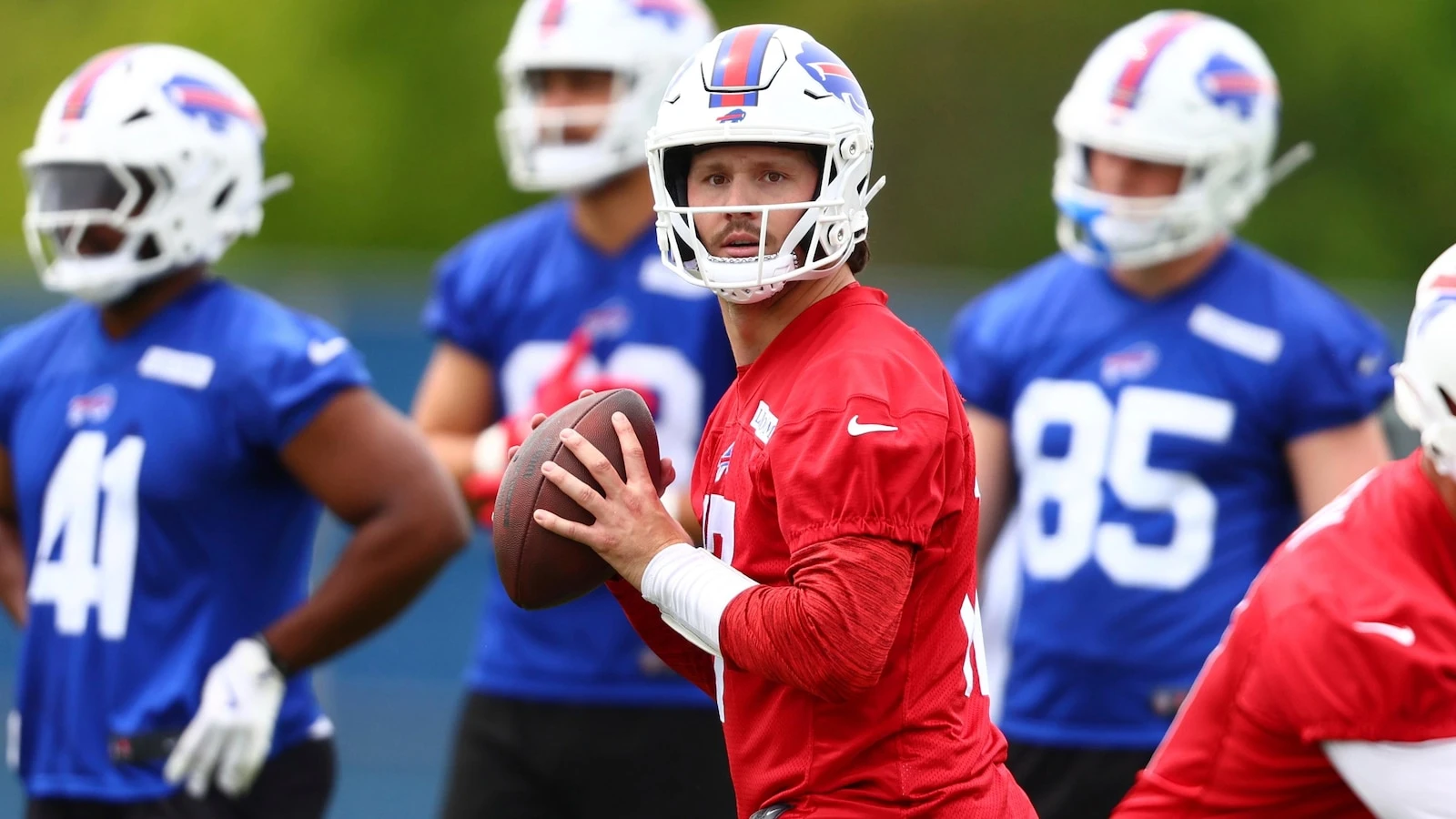 Bills QB Josh Allen and actor Hailee Steinfeld marry in Southern California