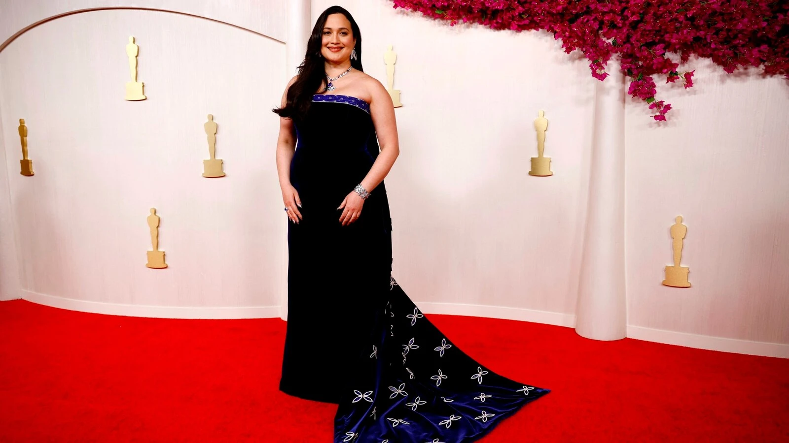 How Lily Gladstone's Gucci gown paid tribute to her Blackfeet heritageThe best actress nominee was raised on a Blackfeet reservation. 3/11/2024 10:41:00 EDT