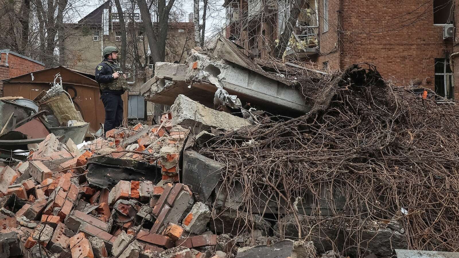 Russian missile strikes Kharkiv as Zelenskyy calls on allies for 'unwavering' aidAt least 19 people were injured in the attack, local officials said.11/25/2024 05:20:17 EST