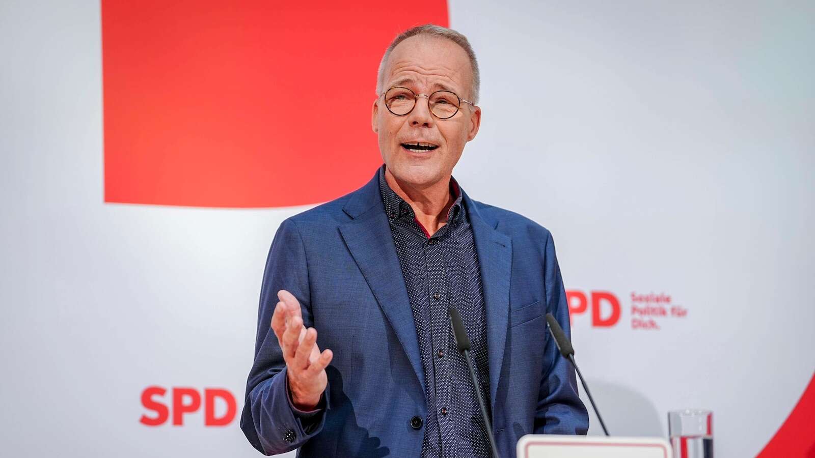 German leader Scholz's party moves fast to replace an official in a key campaign post