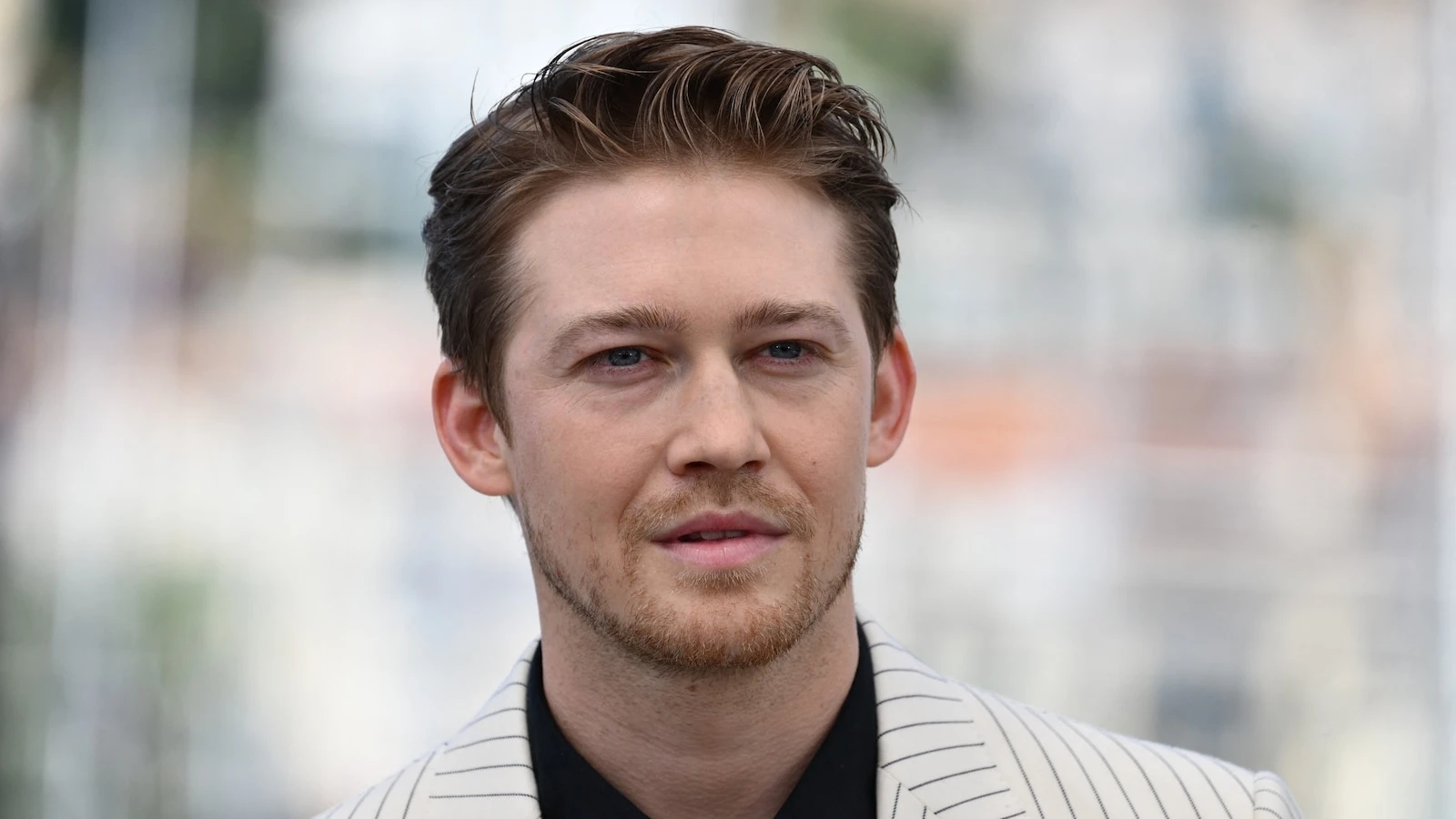 Joe Alwyn addresses split from Taylor Swift: 'A hard thing to navigate'Alwyn discussed the public reaction to his private split from the singer.6/16/2024 05:43:00 EDT