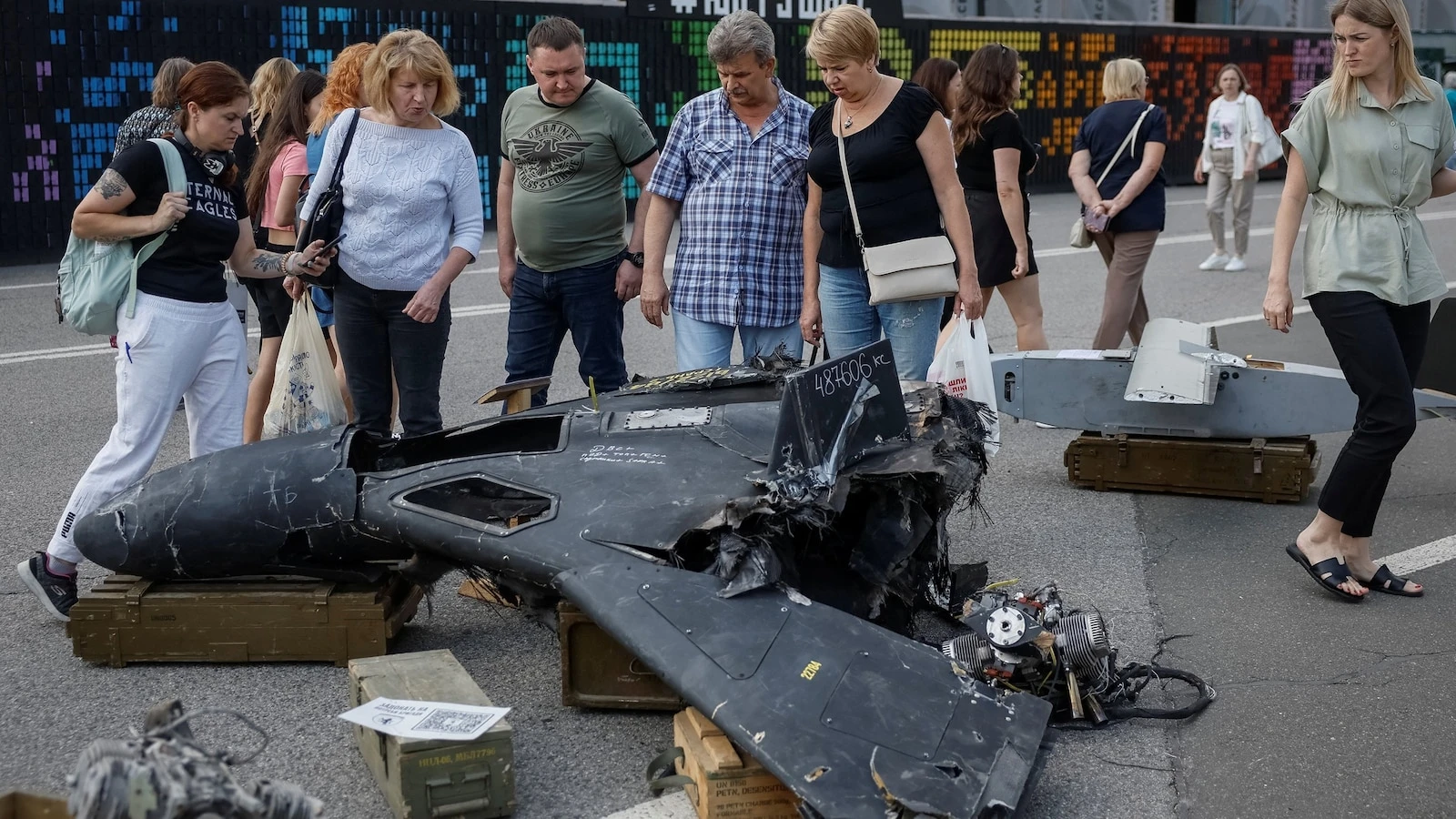 Russia and Ukraine exchange drone attacks amid peace talks maneuvers