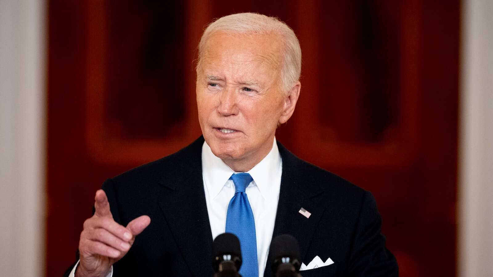 House Democrats to huddle behind closed doors amid debate over Biden's path forward