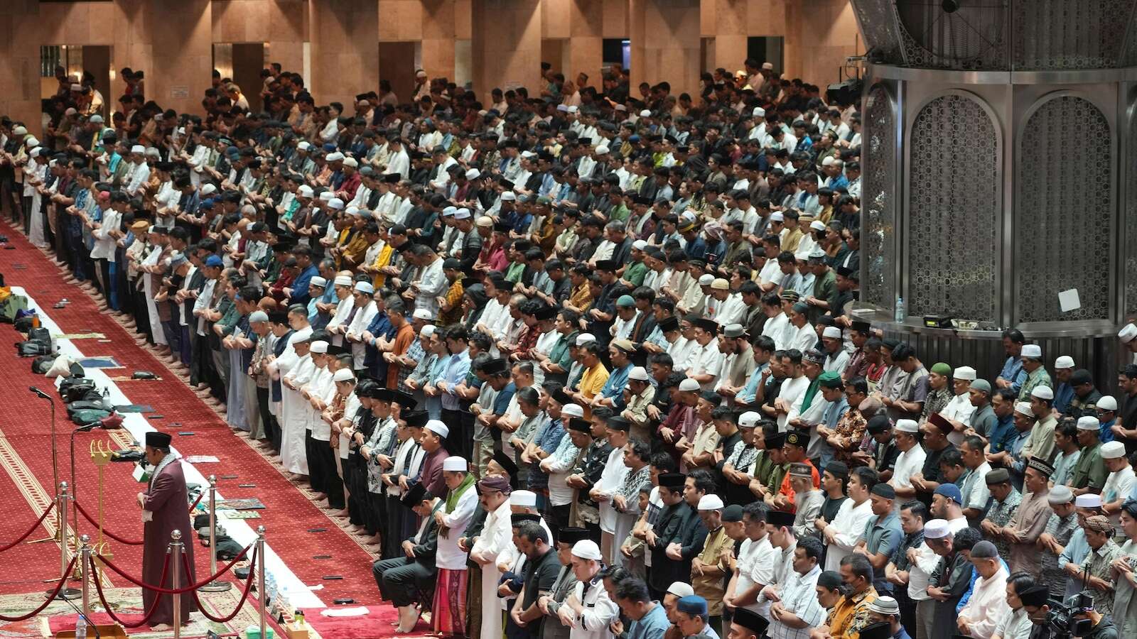 Millions of Muslims in Indonesia mark the start of the holy month of Ramadan