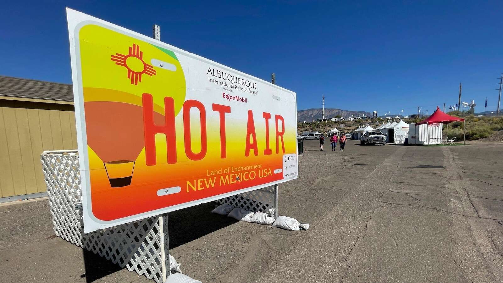 International fiesta fills New Mexico's sky with colorful hot air balloons