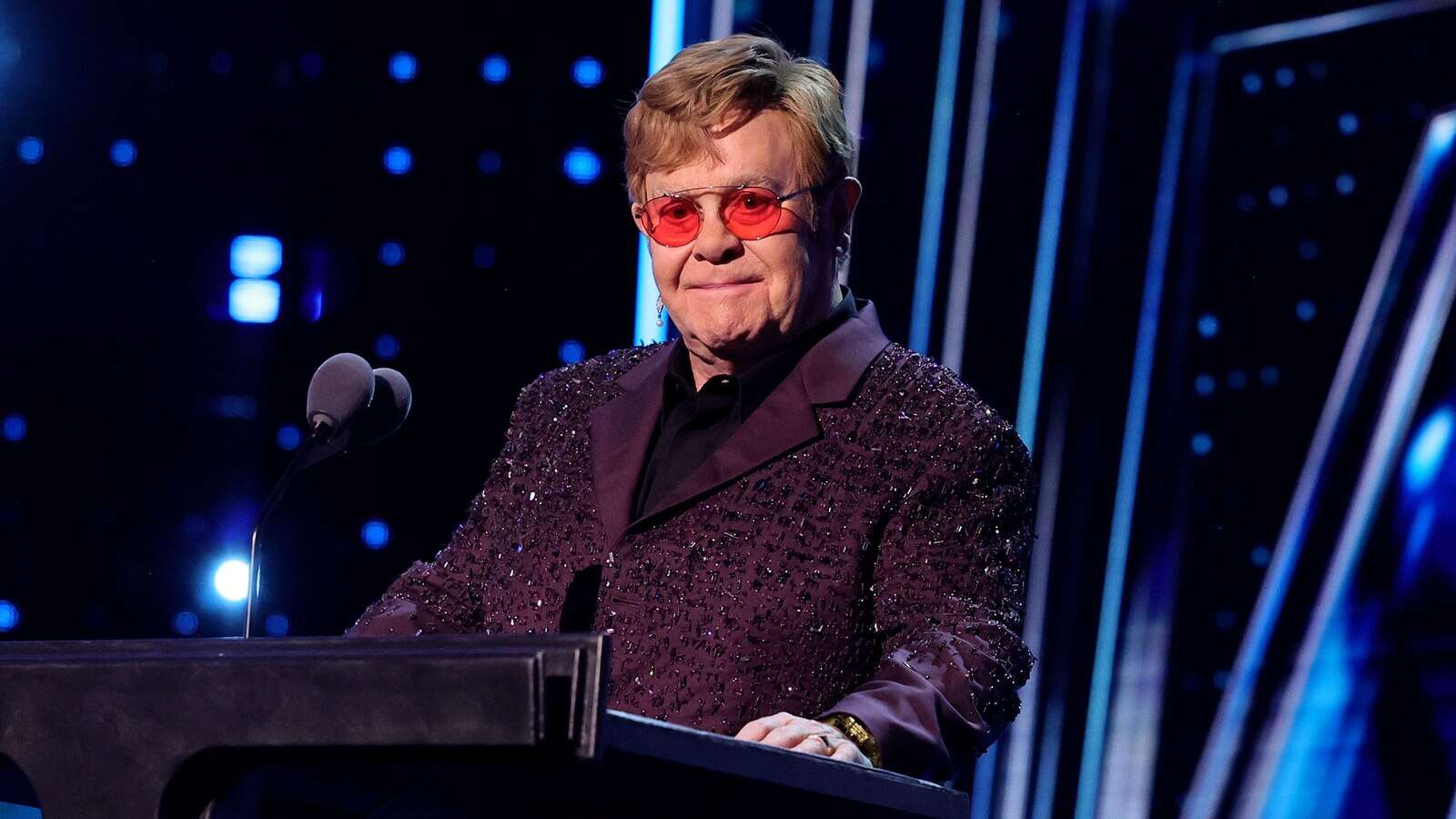 Elton John shares update on 'severe eye infection'The singer shared he is recovering from the health scare. 9/3/2024 08:59:43 EDT