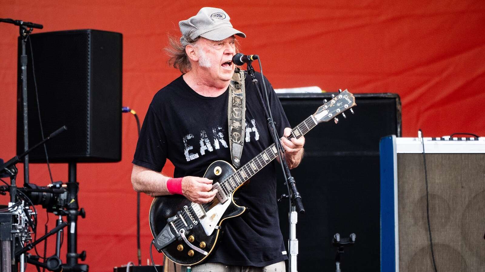 Neil Young says he won't play Glastonbury Festival citing 'corporate control'Glastonbury Festival is set for June 25-29.1/2/2025 12:52:38 EST