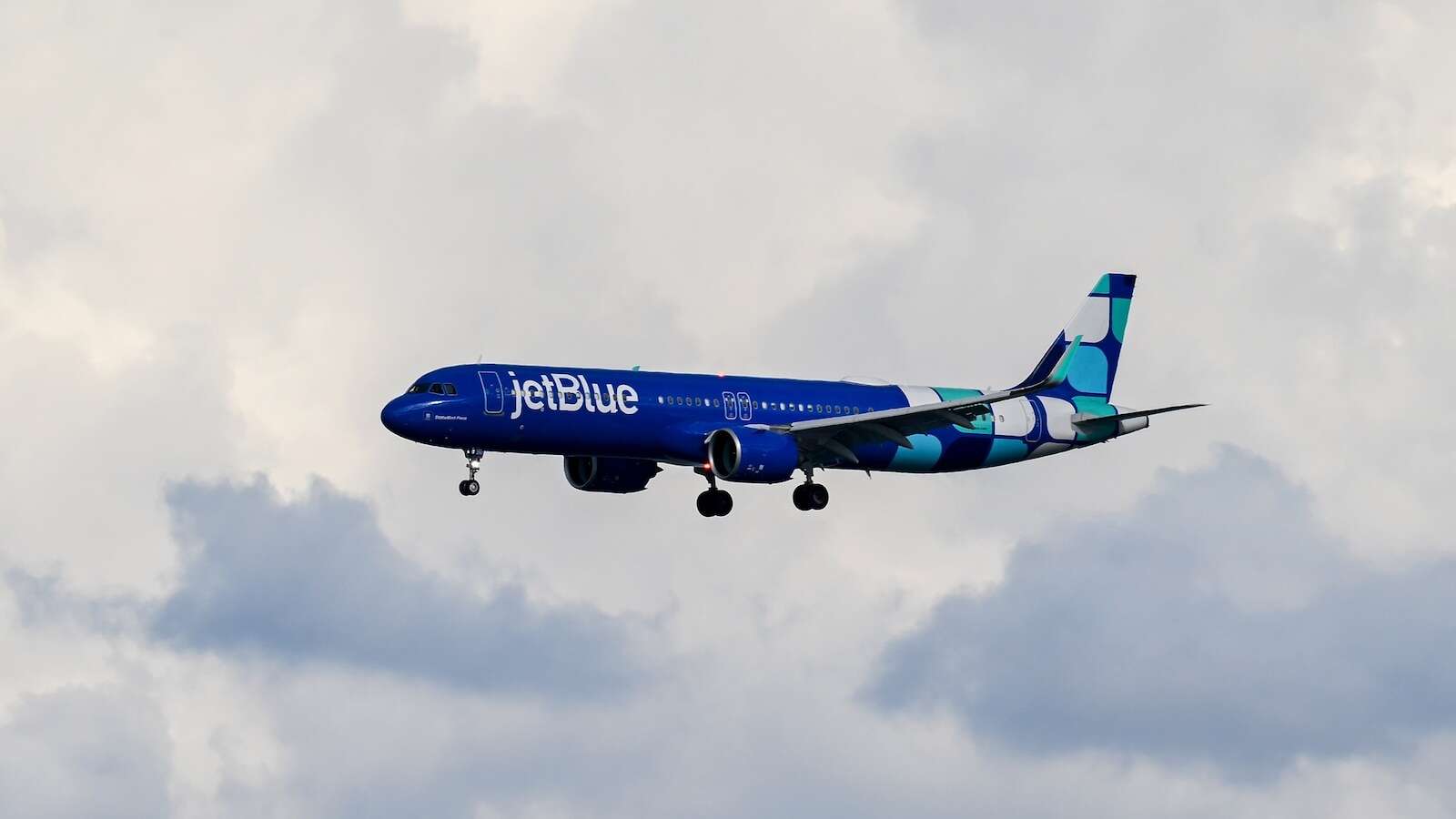 JetBlue birthday sale, what's new in 2025: Lounges, more routes, new 1st-class seatsCheck out all that's coming and see how to score cheap flights this week.1 hour ago