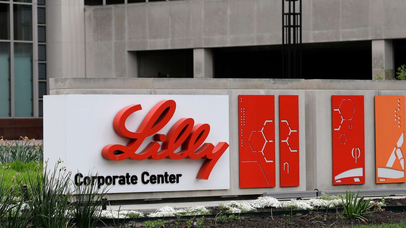 Drugmaker Eli Lilly walks back 2024 forecast after 3Q earnings miss