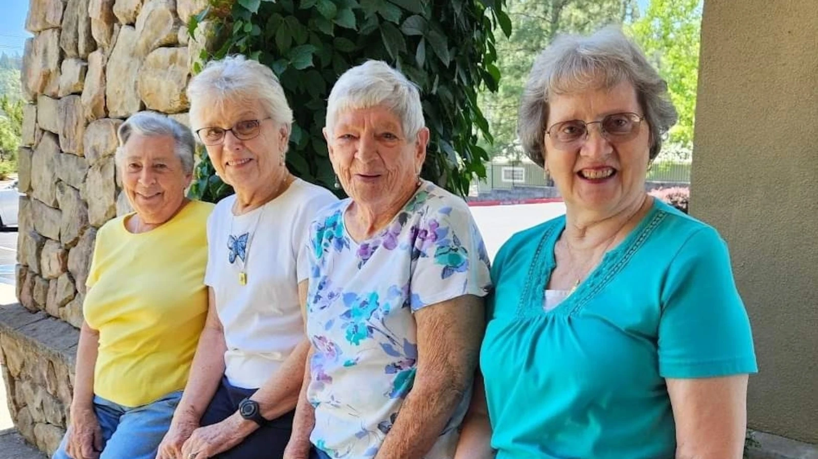 High school friends live together in their 80s