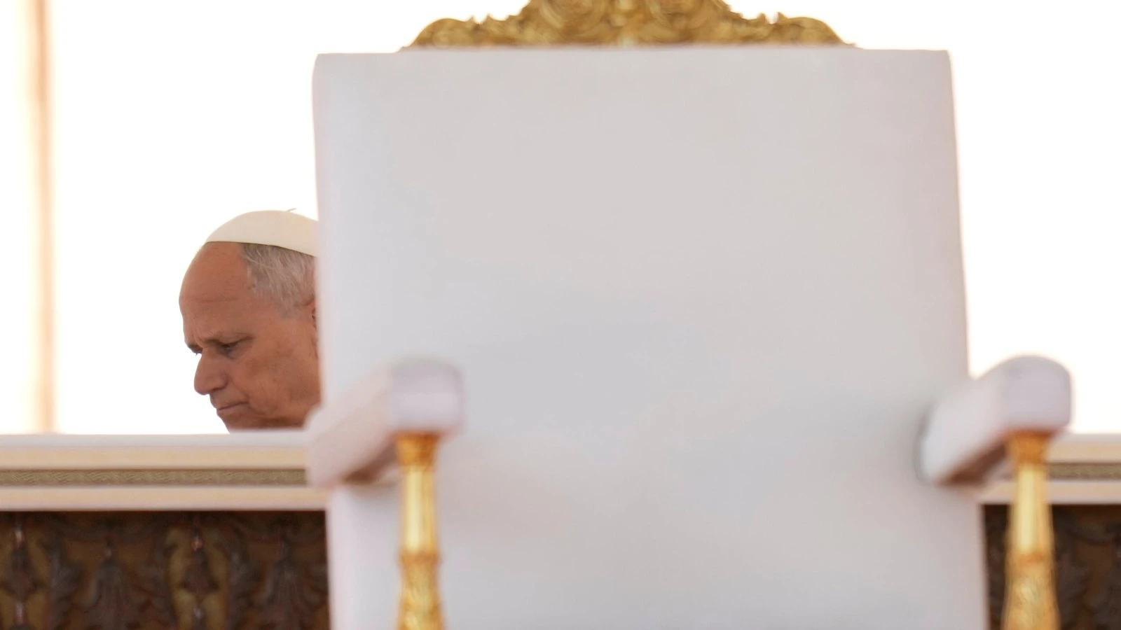 Pope meets with Chicago union leaders, urges migrant welcome as crackdown underway in hometown