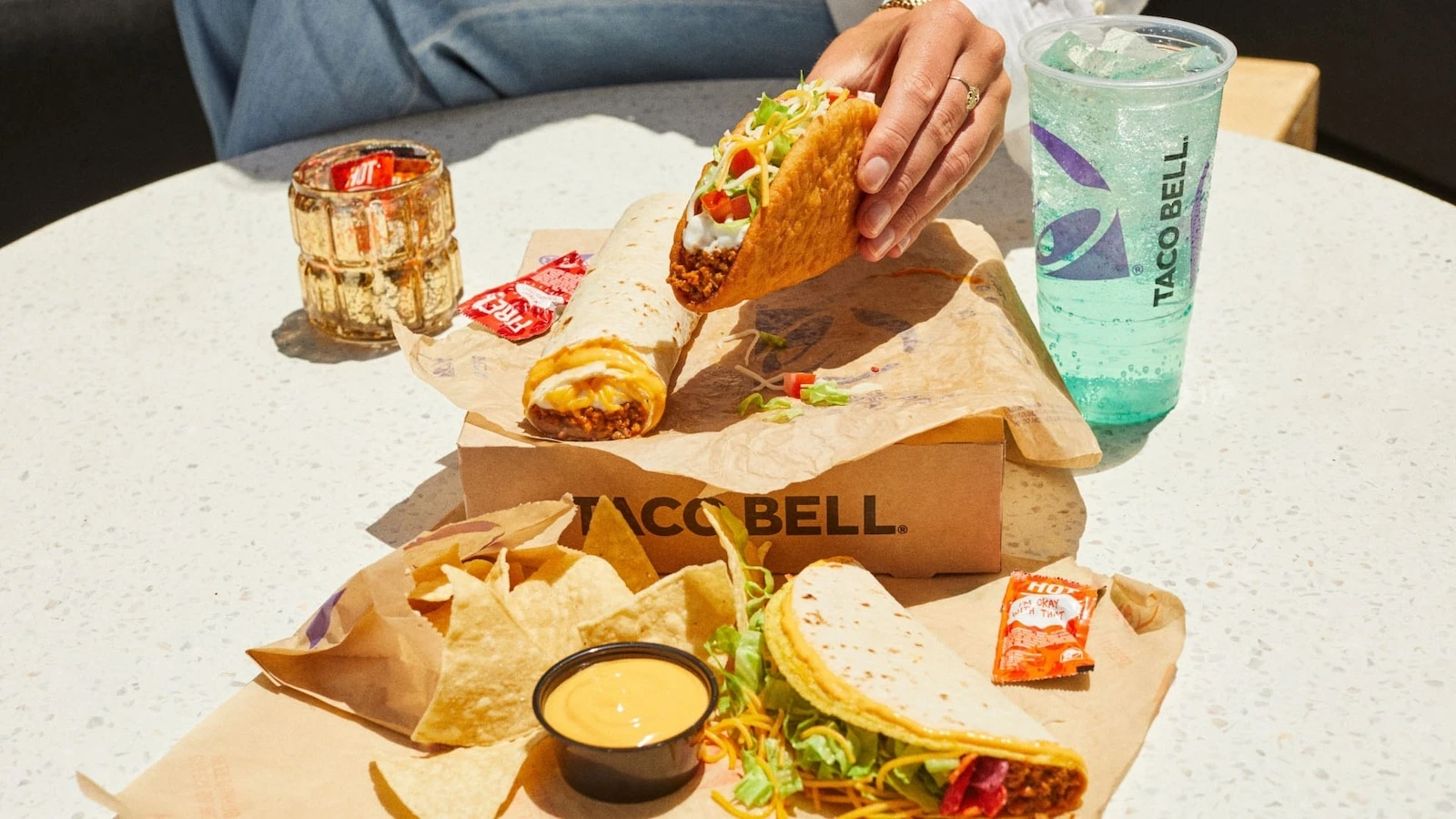 New Taco Bell $7 Luxe Cravings Box enters fast food value meal arenaThe move comes after McDonald's and Burger King launched $5 deals.6/27/2024 12:52:50 EDT