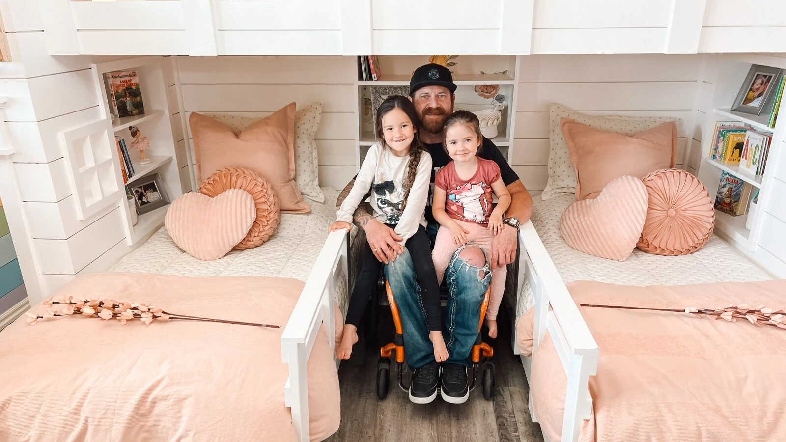 Carpenter dad surprises kids with special bunkbedsDan Kotter unveiled a custom bunkbed and play space for three of his kids.4/24/2024 05:10:00 EDT