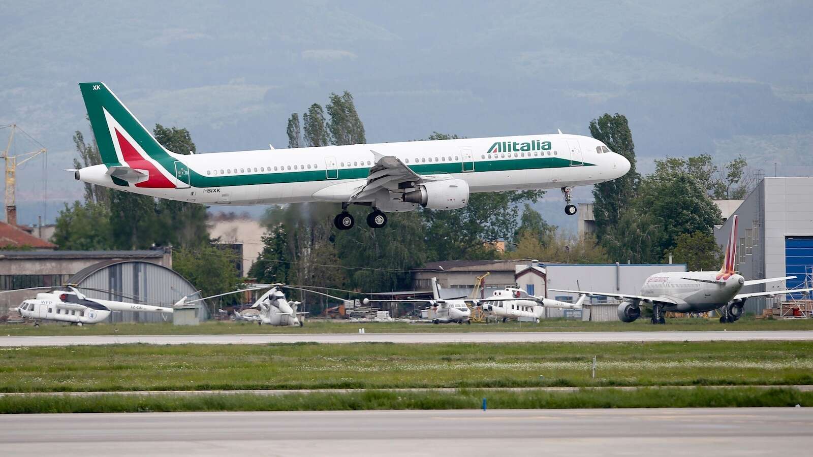 Alitalia will lay off over 2,000 remaining employees as liquidation nears