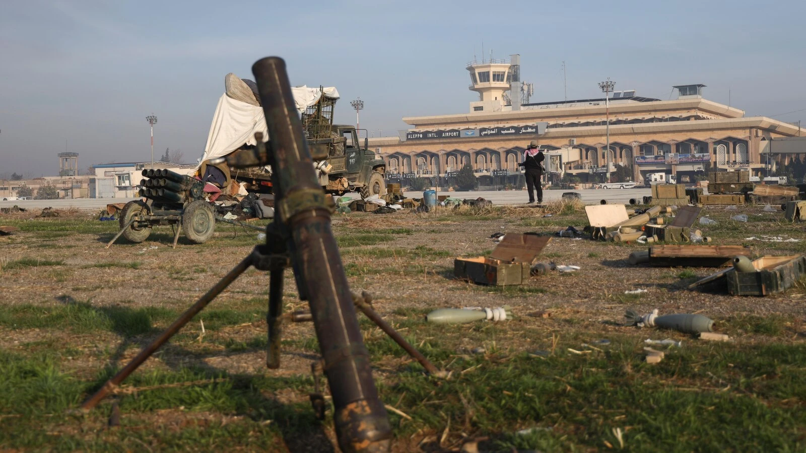 Syrian insurgents capture four central towns as government forces reclaim some territory
