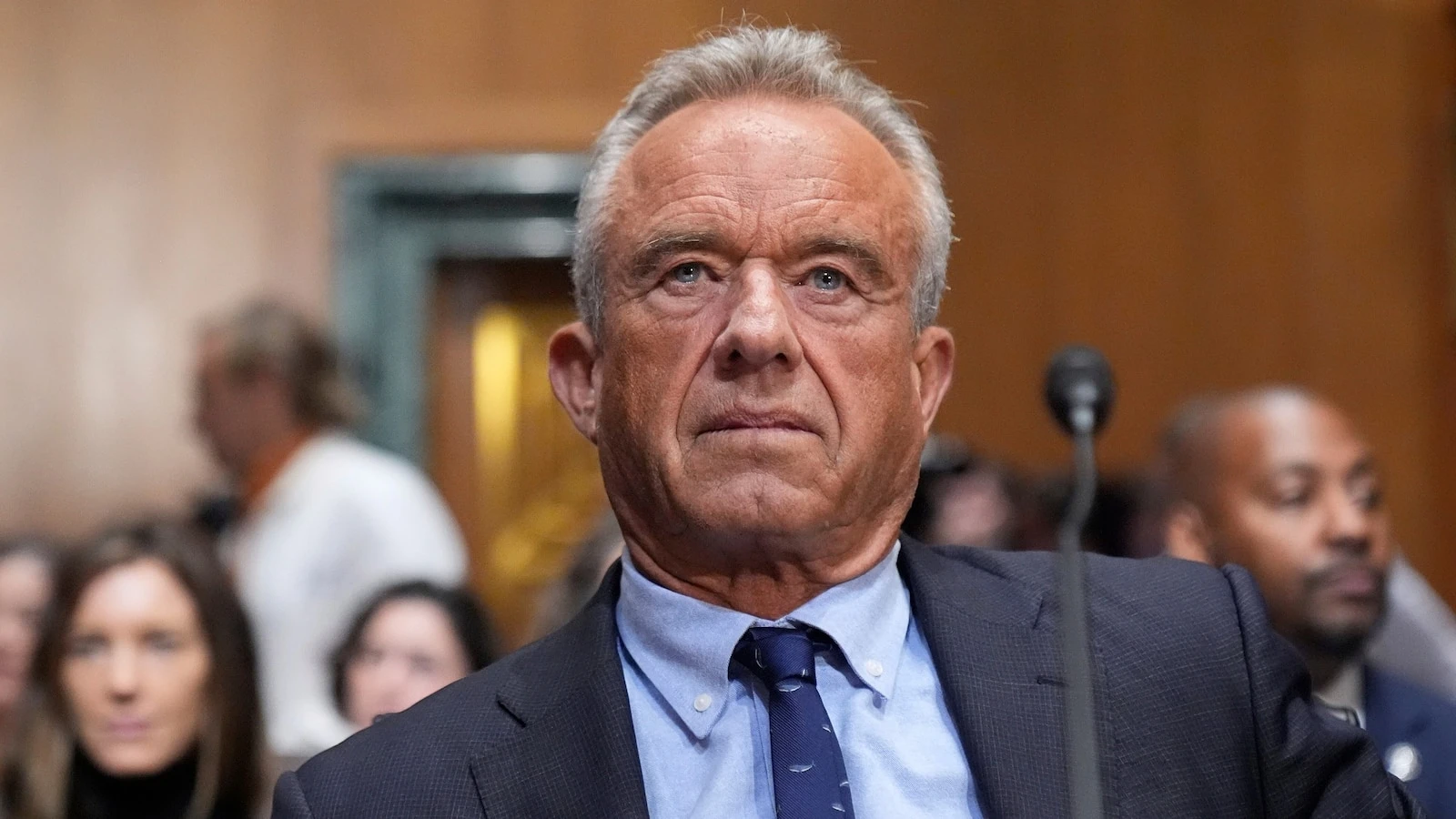 Trump signs memorandum pressuring pharma companies to abide by ad laws