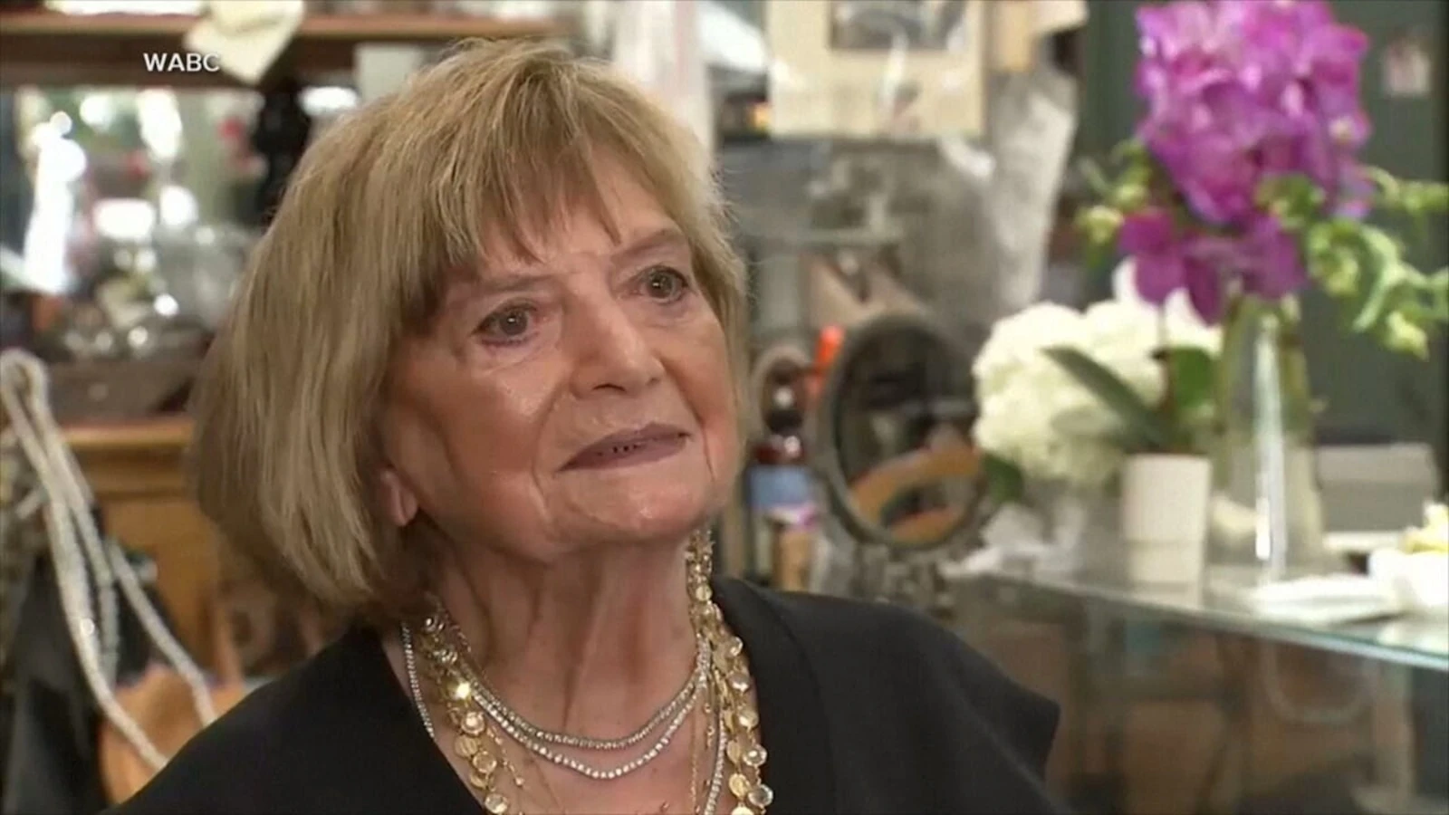 The career and life advice you need to hear from a 101-year-old business ownerAnne Angeletti runs a jewelry business with her daughter and granddaughter.24 minutes ago