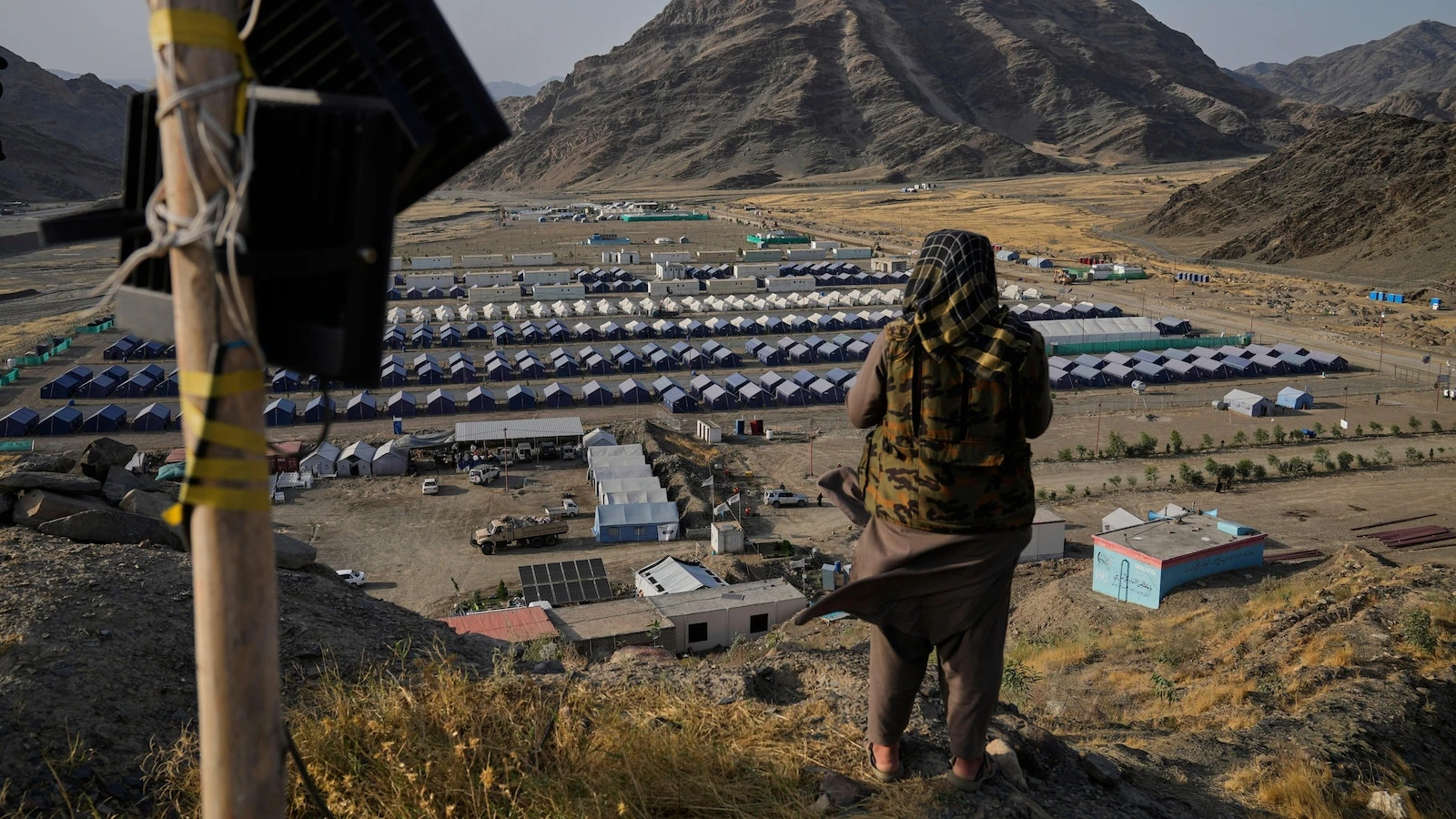 Taliban tortured, threatened Afghans expelled from Pakistan and Iran, UN report says