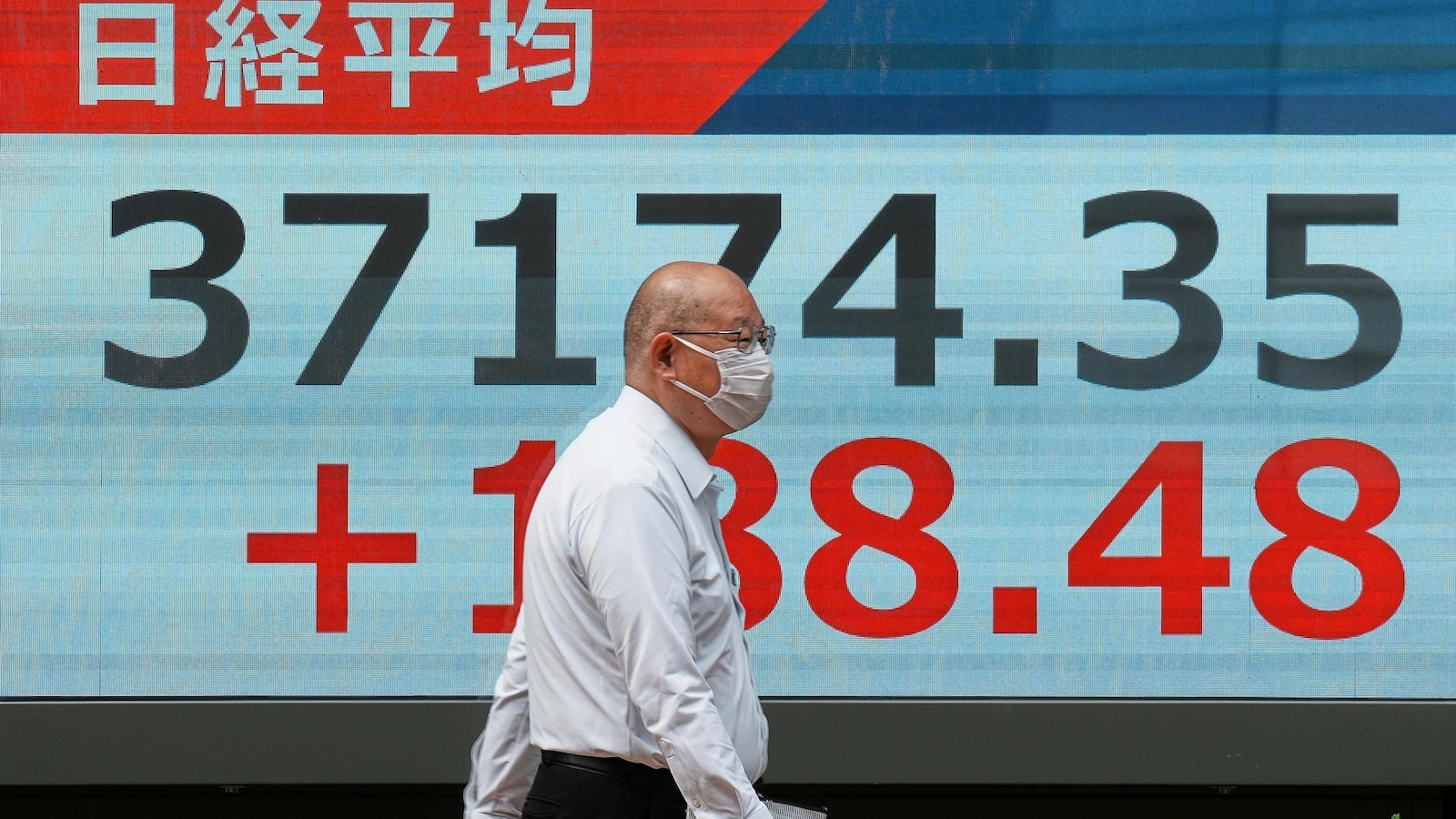 World stocks are mixed and oil prices slip after Treasury yields ease
