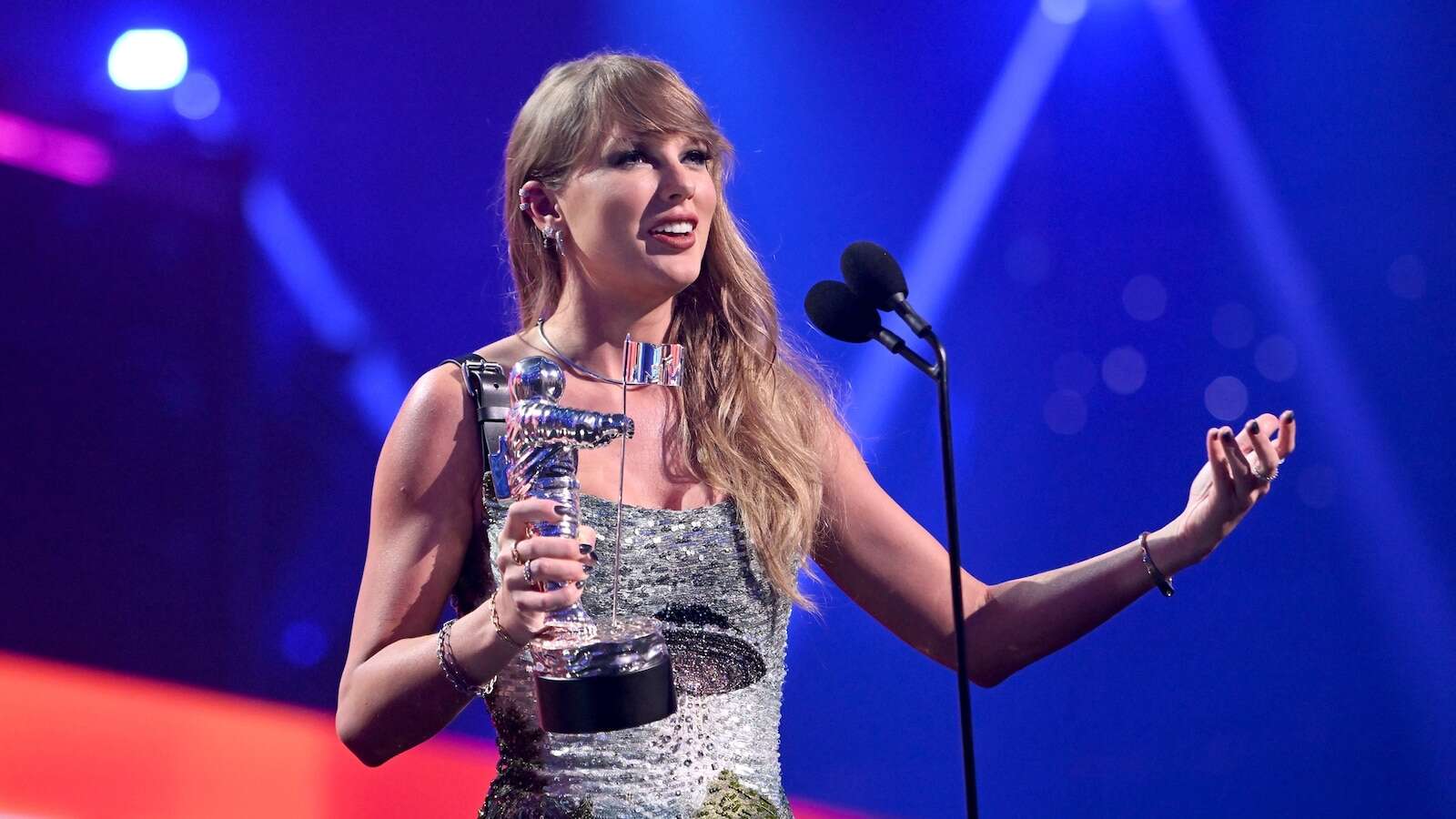 2024 MTV VMAs recap: Taylor Swift dominates the night, full winners listMegan Thee Stallion hosted the ceremony.9/12/2024 11:00:00 EDT