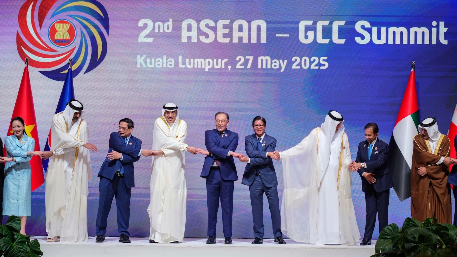 ASEAN opens summit with Gulf nations and China amid US tariffs threat