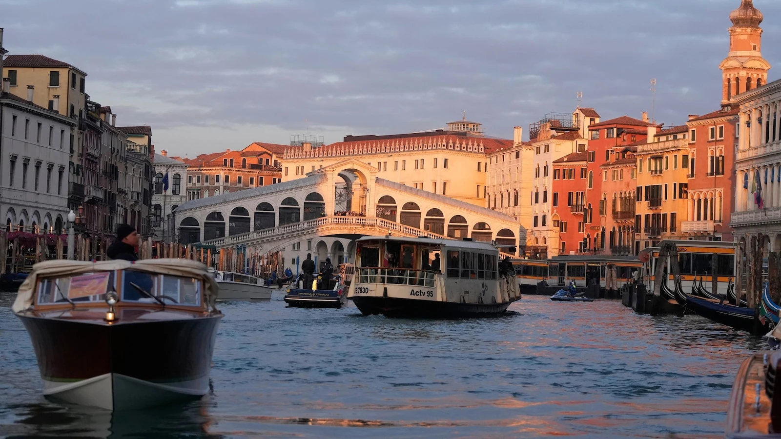 Researchers propose solutions to stop Venice from sinking