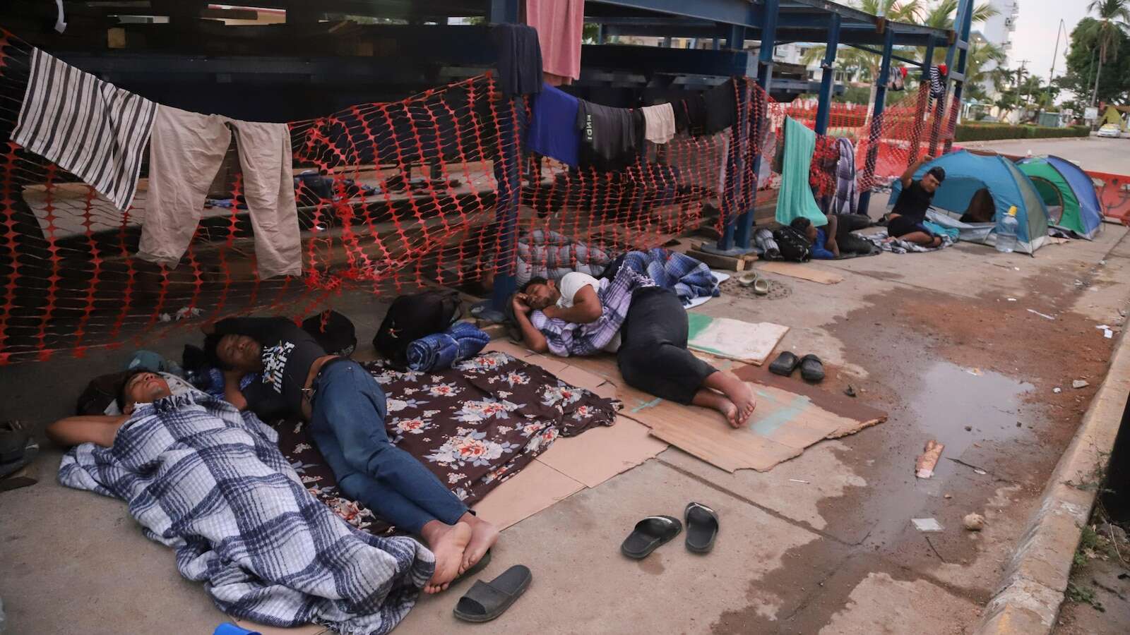 Mexico drops migrants in troubled resort as it disperses them far from US border