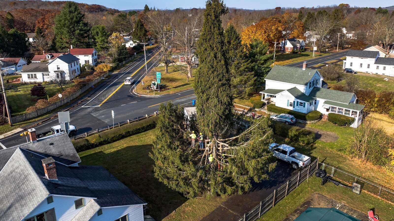 The Associated PressCrowds flock to tiny Mass. town to send off New York's Rockefeller Christmas treeThis year’s Rockefeller Center Christmas tree comes with a strong New England accent, and locals could not be more excited11/2/2024 12:04:50 EDT