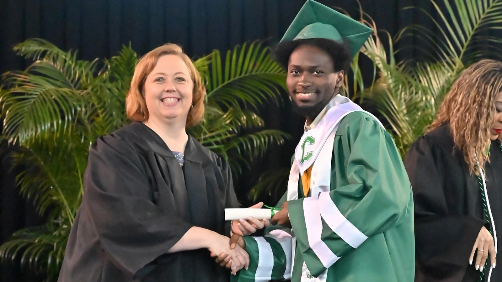 Student who lived in homeless shelter during high school graduates as valedictorianElijah Hogan credits his success to his high school and shelter community.5/31/2024 05:56:00 EDT