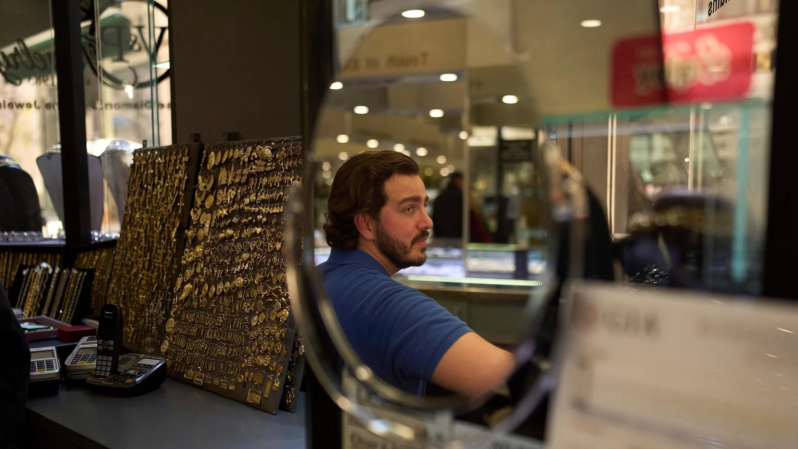 Economic jitters and soaring gold prices create a frenzy for US jewelry merchants