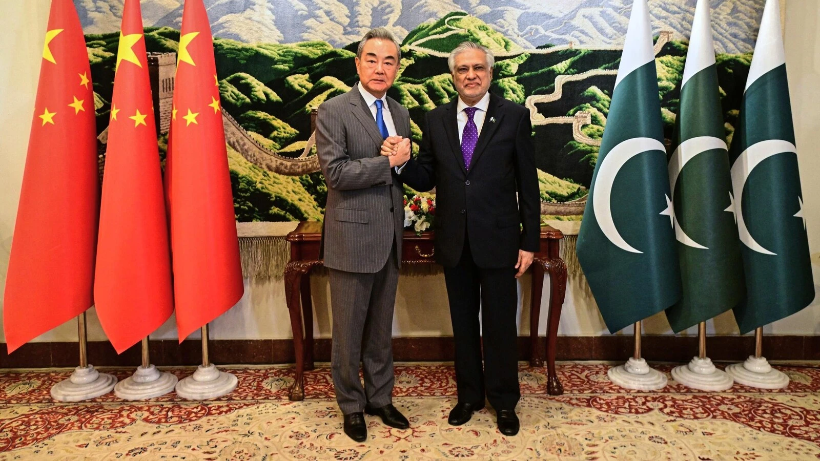 China and Pakistan foreign ministers agree to launch new economic corridor projects