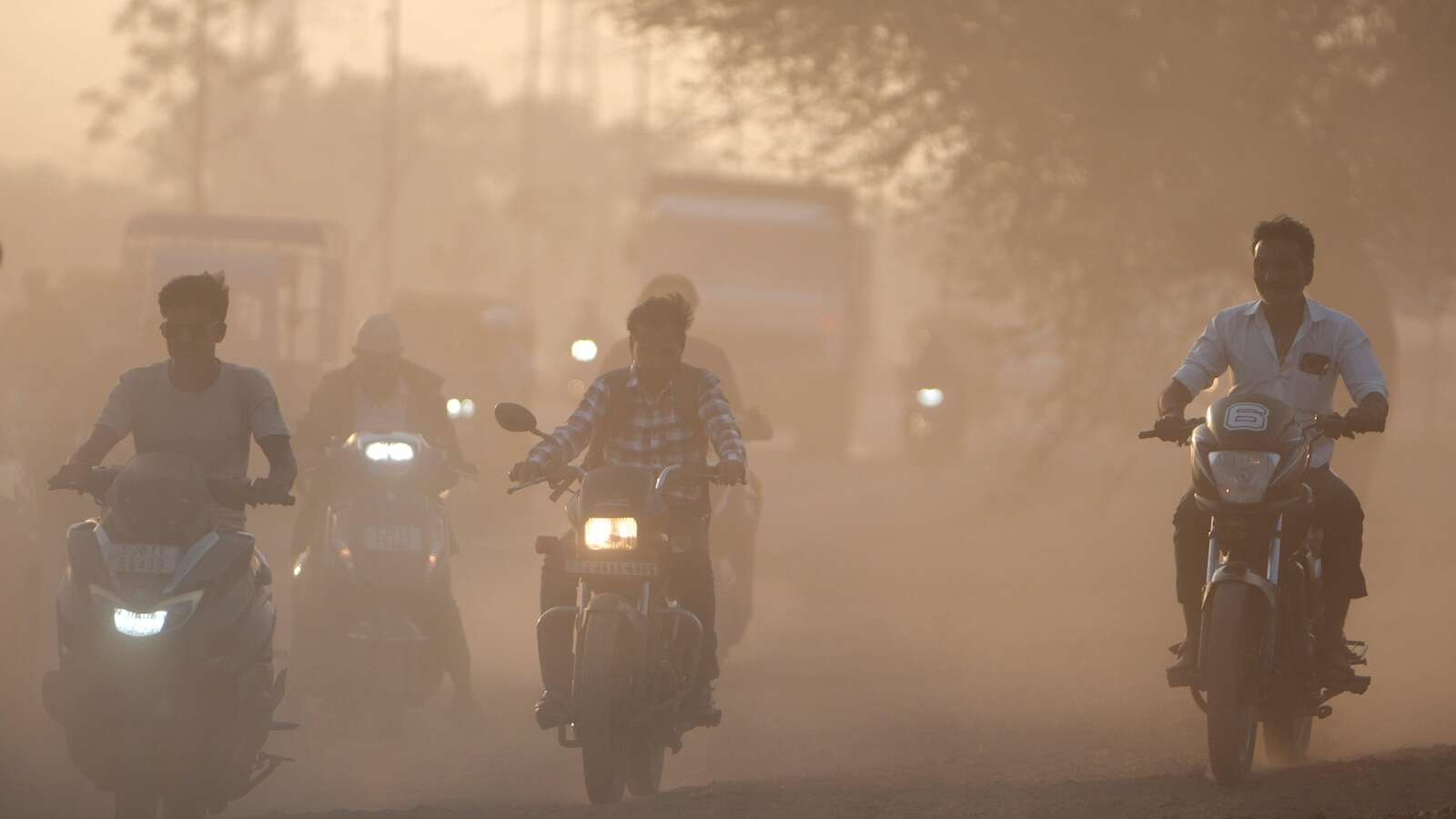 Nearly everyone breathes bad air. This is what you can do to lower your riskMost of the world's population is exposed to polluted air and or those living in cities with chronically bad air, the smog might feel inescapable1 hour ago