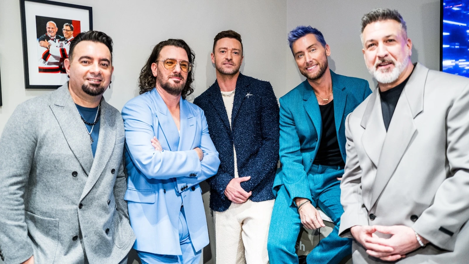 *NSYNC reunites onstage at Justin Timberlake show, sing new song 'Paradise'The boy band also sang hits 