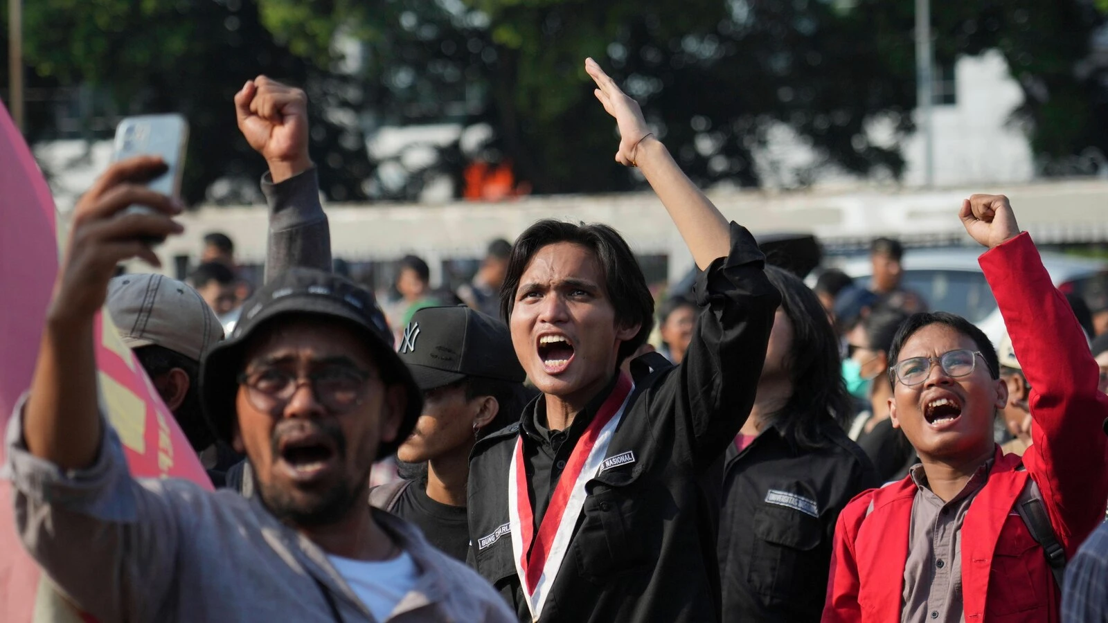 What to know about Indonesia's nationwide unrest over lawmakers' perks