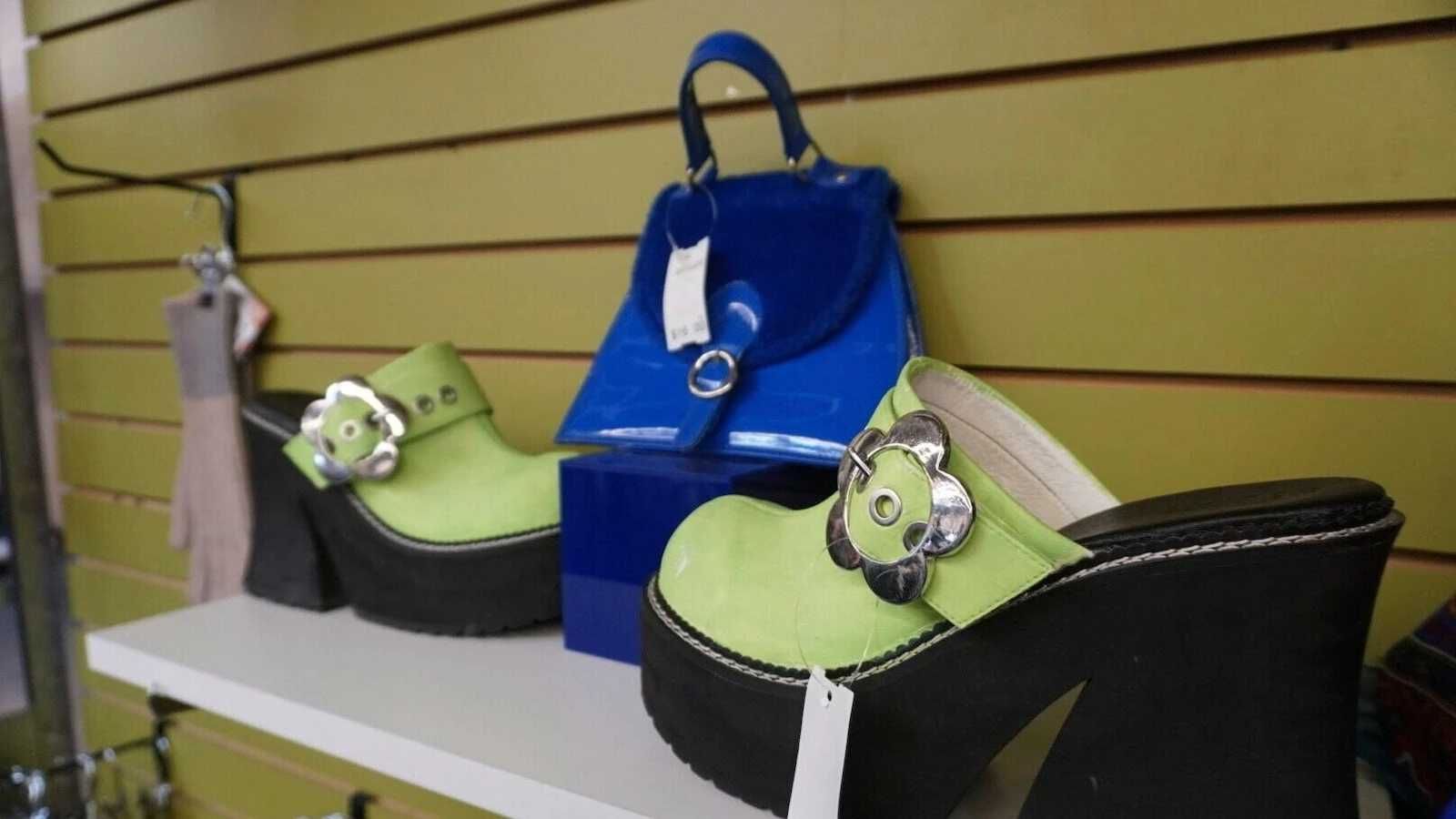 Your junk could be Gen Z’s treasure. How to profit from the resurgence of Y2K fashion