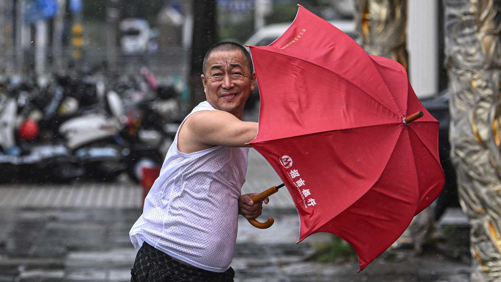 Typhoon Yagi kills 2 and injures 92 in China's Hainan as it makes its way to northern Vietnam