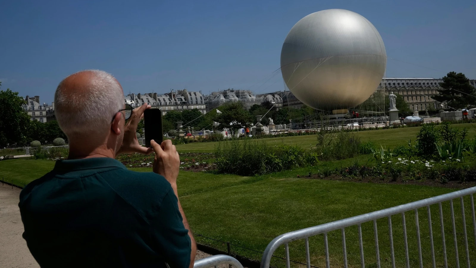 What’s big, glowing and no longer Olympic? Paris has the answer