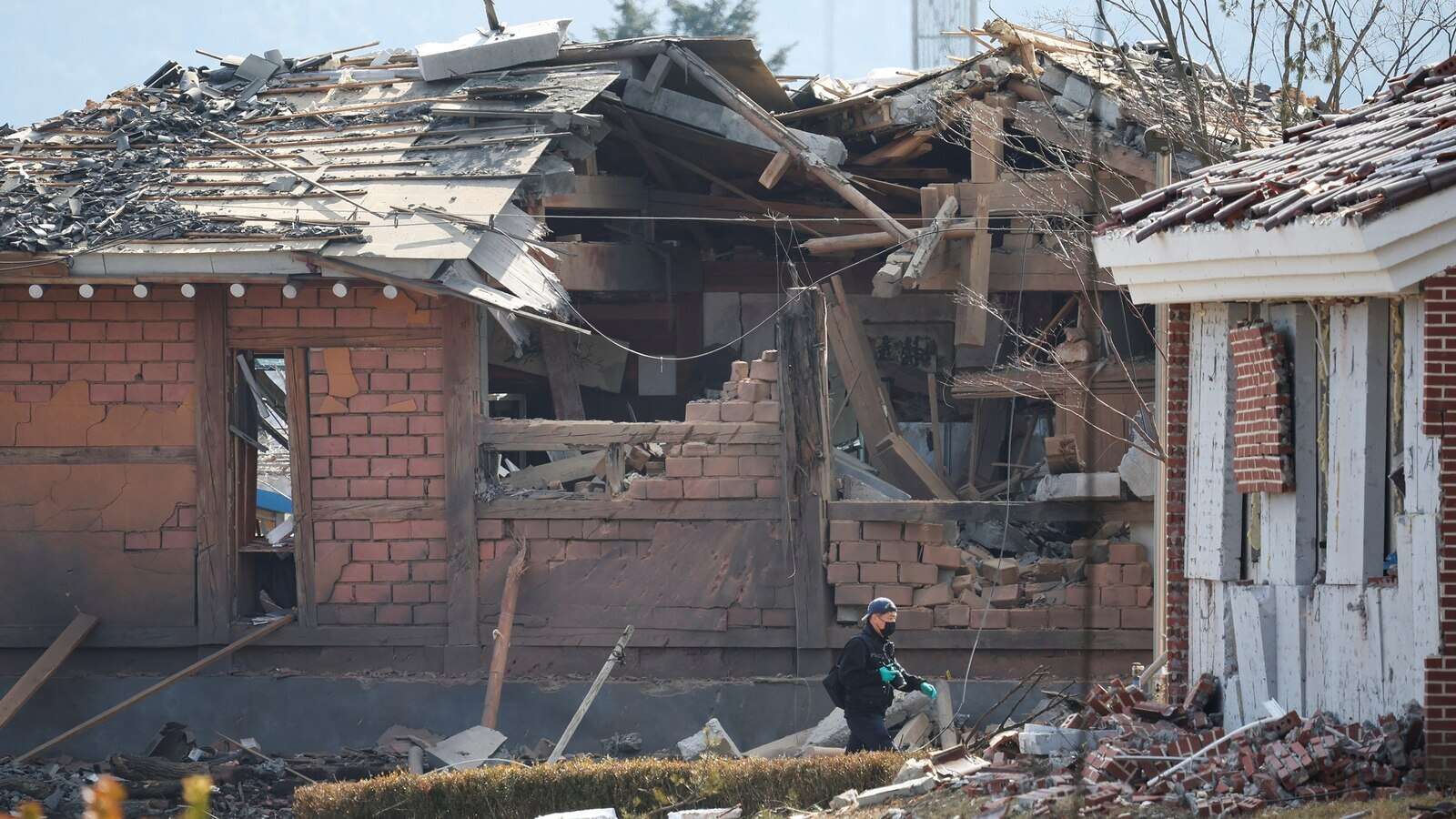 7 injured by 'abnormally' dropped bombs during South Korean military drillAnnual U.S.-South Korea joint exercise are scheduled to begin this month.3 minutes ago