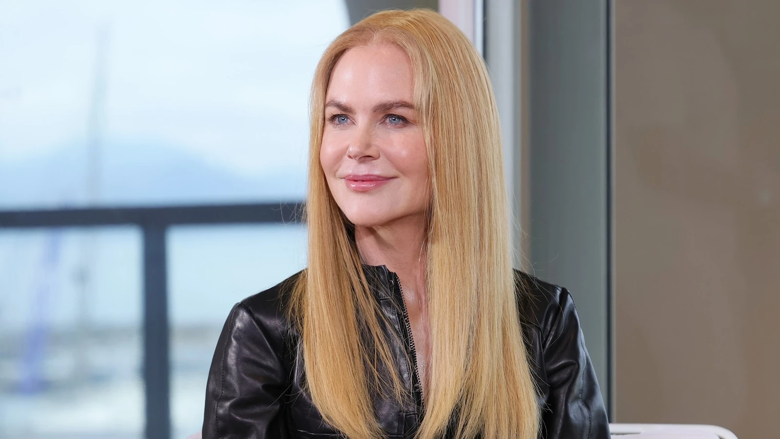 Nicole Kidman makes public appearance after filing for divorce from Keith UrbanThe actress attended an amfAR charity auction in Dallas on Saturday.14 minutes ago