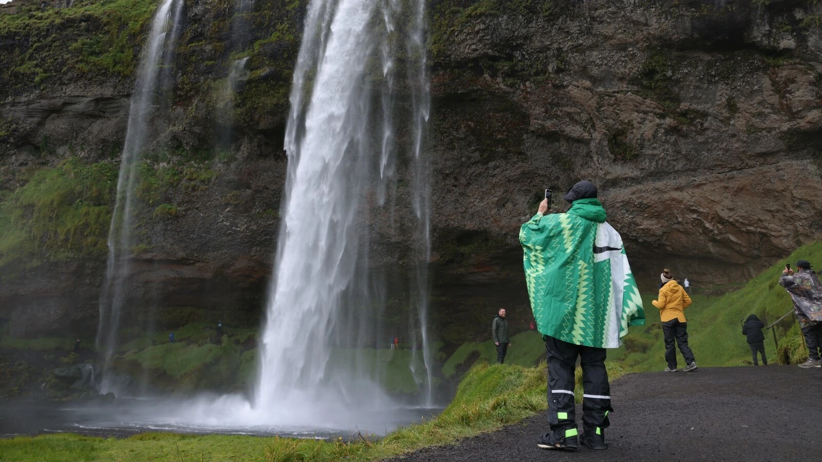 Sean Gallup/Getty ImagesTips to travel Iceland on a budget, plus travel expert-approved gearWhere to get local deals, take a dip in a hot spring and more. 5/1/2024 07:48:00 EDT