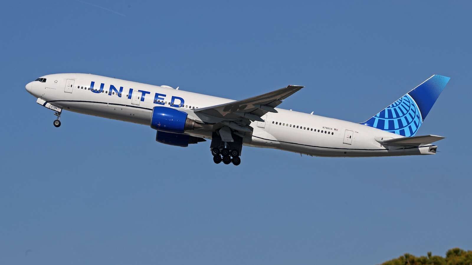 United Airlines now lets loyalty members pool award miles with up to 5 peopleUnited is the first major airline to have shared accounts with miles pooling.3/22/2024 11:38:14 EDT