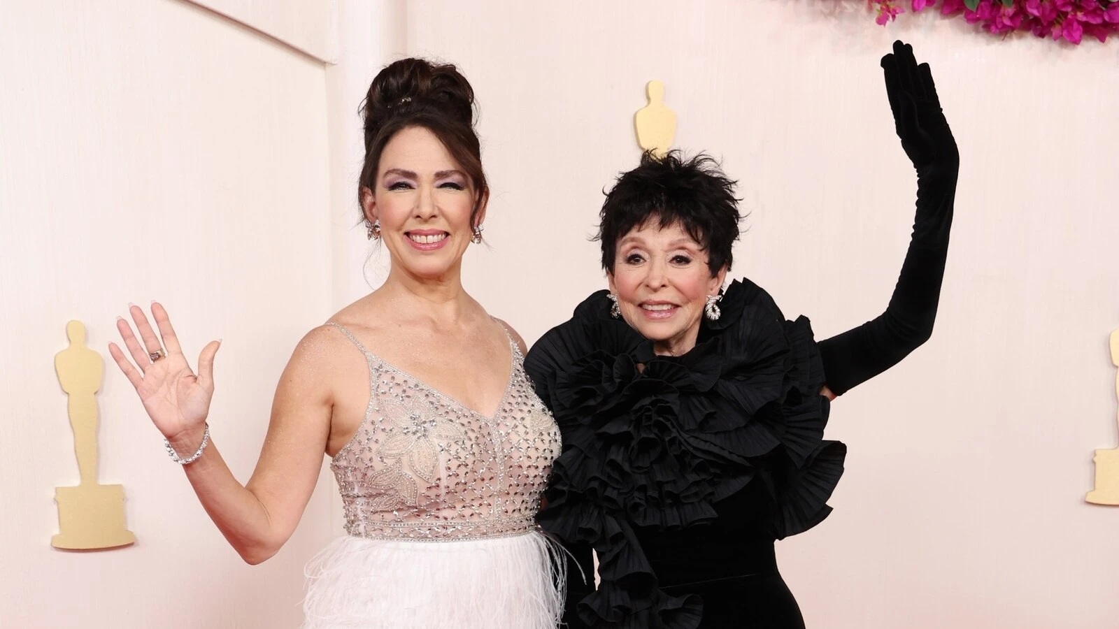Rita Moreno, Marlee Matlin and more step out with families on the red carpetThe stars bring along their loved ones before the 96th Oscars.3/10/2024 06:16:28 EDT